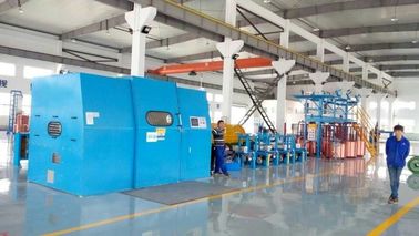 Machine à faire des ensembles à double torsion pour fils de cuivre à fil de base
