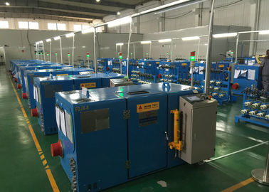Câblage cuivre de bleu de ciel tordant la machine, opération d'écran tactile
