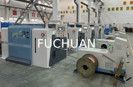 Machine de fixation à double torsion pour câbles adéquats