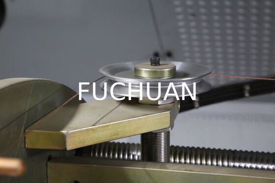 Machine à double torsion conçue avec des matériaux robustes arc en fibre de carbone et traverse de précision pour les ficelles de fil durables